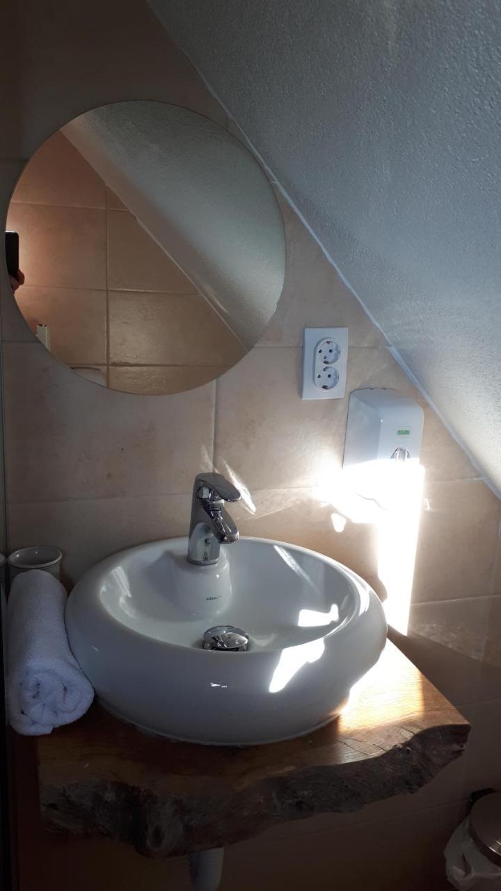 לינה וארוחת בוקר Sokolac  Konoba Ognjiste מראה חיצוני תמונה