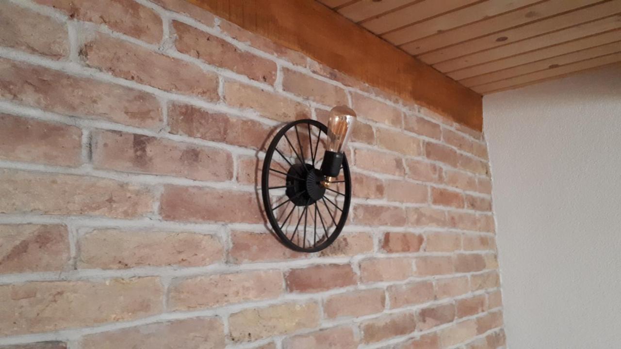לינה וארוחת בוקר Sokolac  Konoba Ognjiste מראה חיצוני תמונה