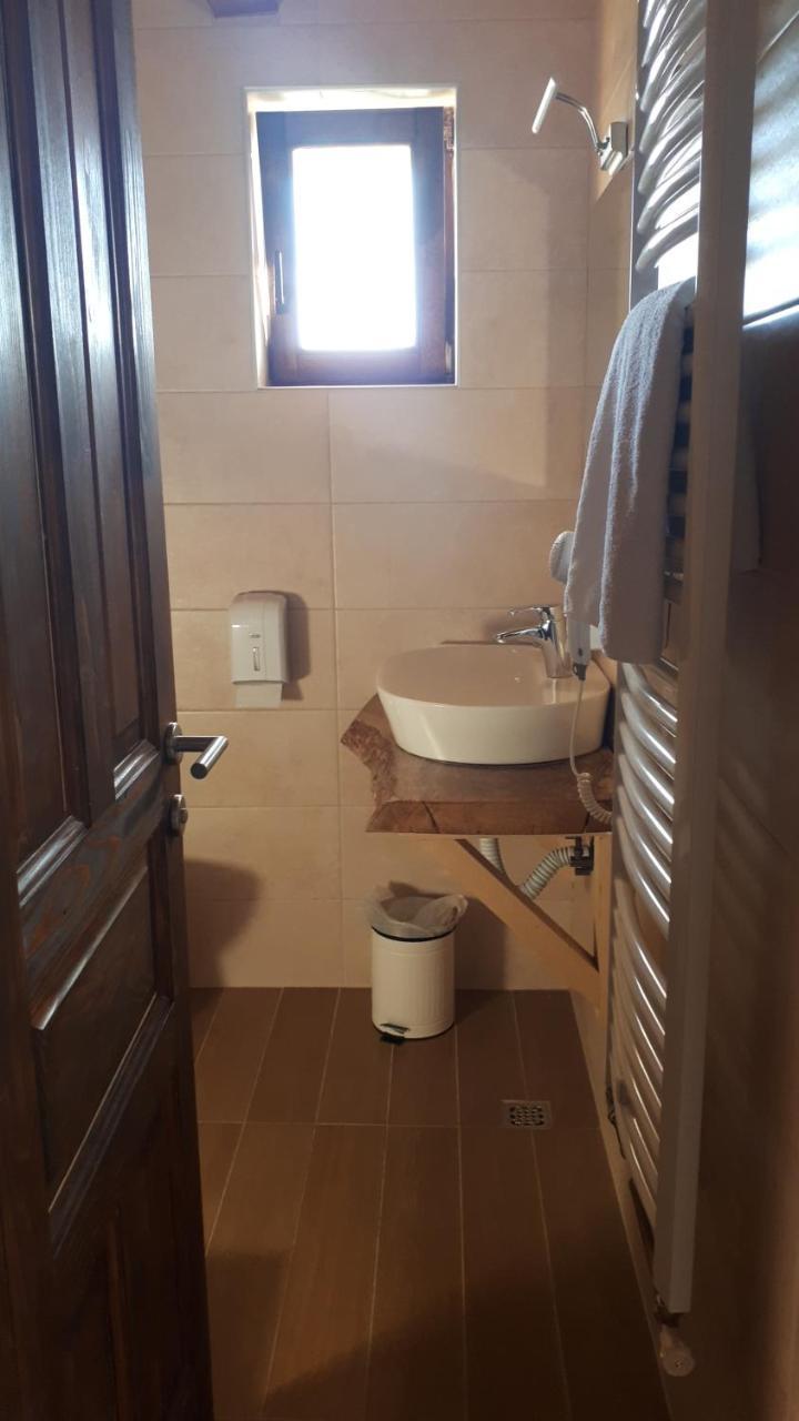 לינה וארוחת בוקר Sokolac  Konoba Ognjiste מראה חיצוני תמונה