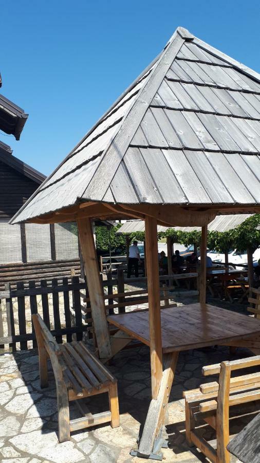 לינה וארוחת בוקר Sokolac  Konoba Ognjiste מראה חיצוני תמונה