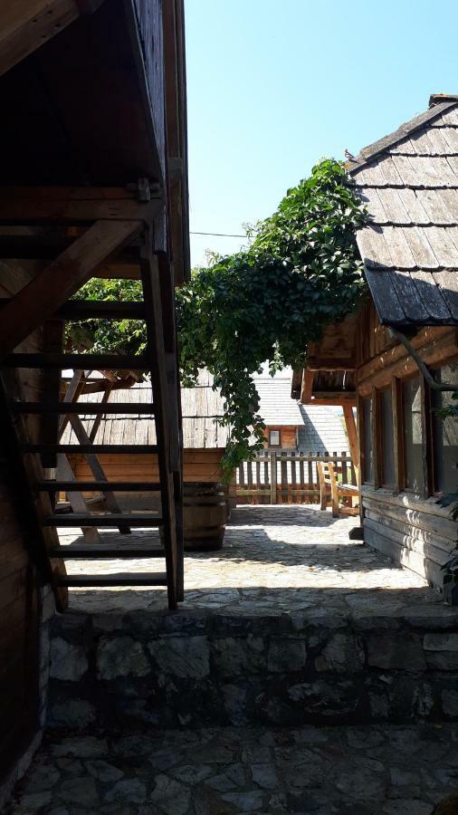 לינה וארוחת בוקר Sokolac  Konoba Ognjiste מראה חיצוני תמונה