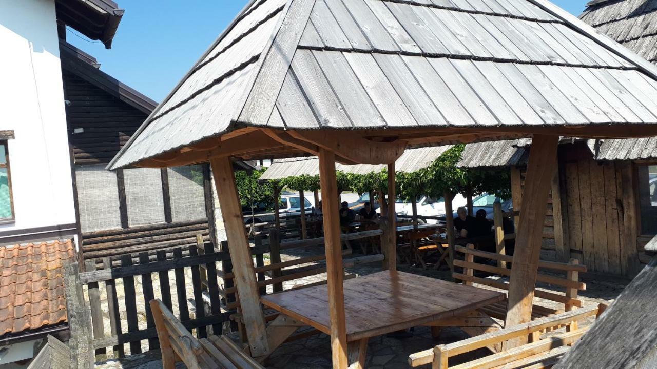 לינה וארוחת בוקר Sokolac  Konoba Ognjiste מראה חיצוני תמונה