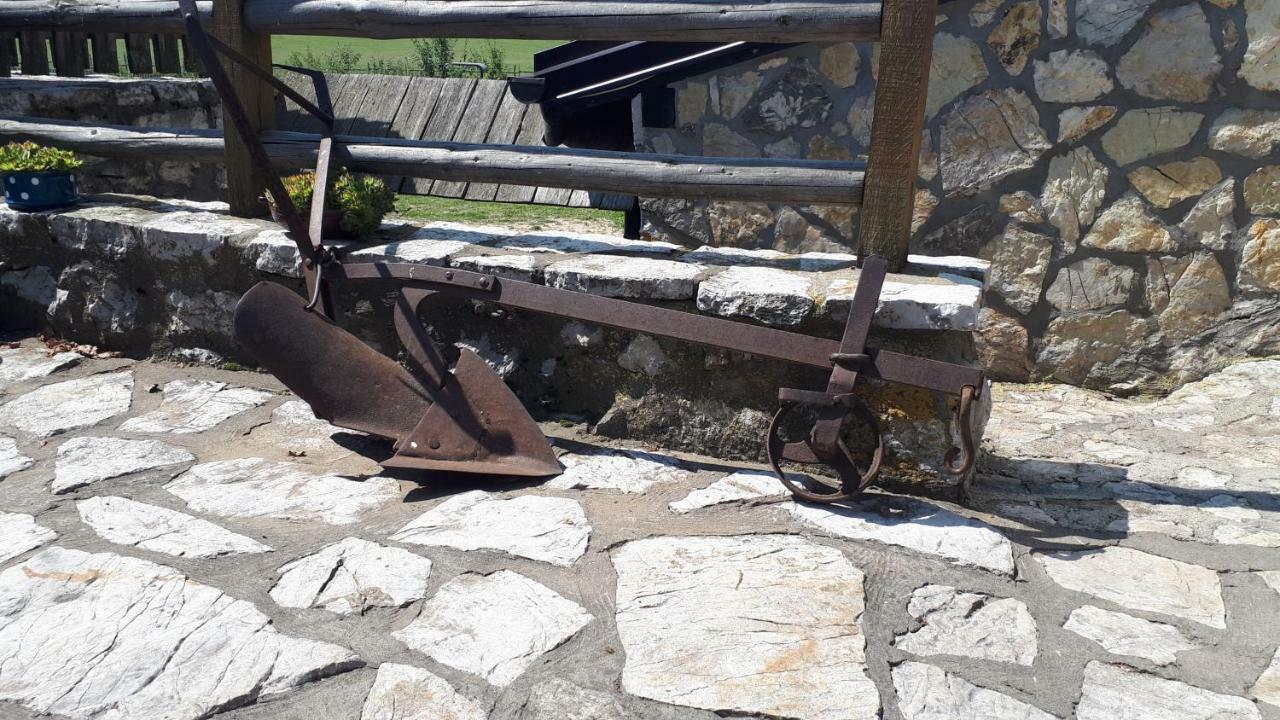לינה וארוחת בוקר Sokolac  Konoba Ognjiste מראה חיצוני תמונה