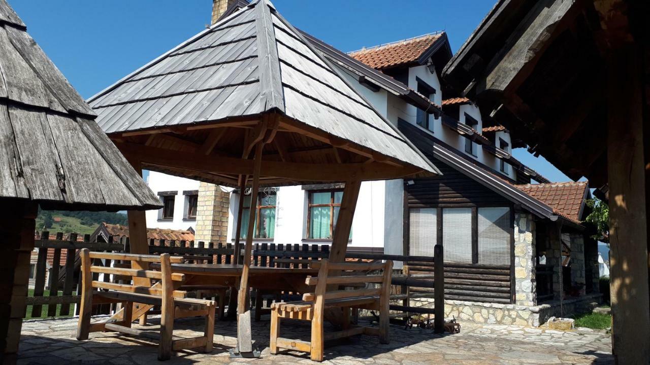 לינה וארוחת בוקר Sokolac  Konoba Ognjiste מראה חיצוני תמונה