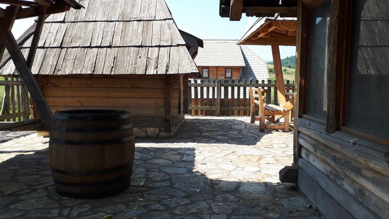 לינה וארוחת בוקר Sokolac  Konoba Ognjiste מראה חיצוני תמונה
