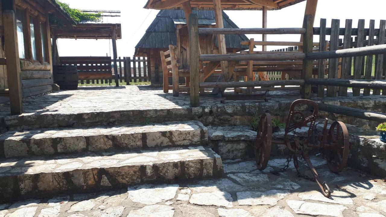 לינה וארוחת בוקר Sokolac  Konoba Ognjiste מראה חיצוני תמונה