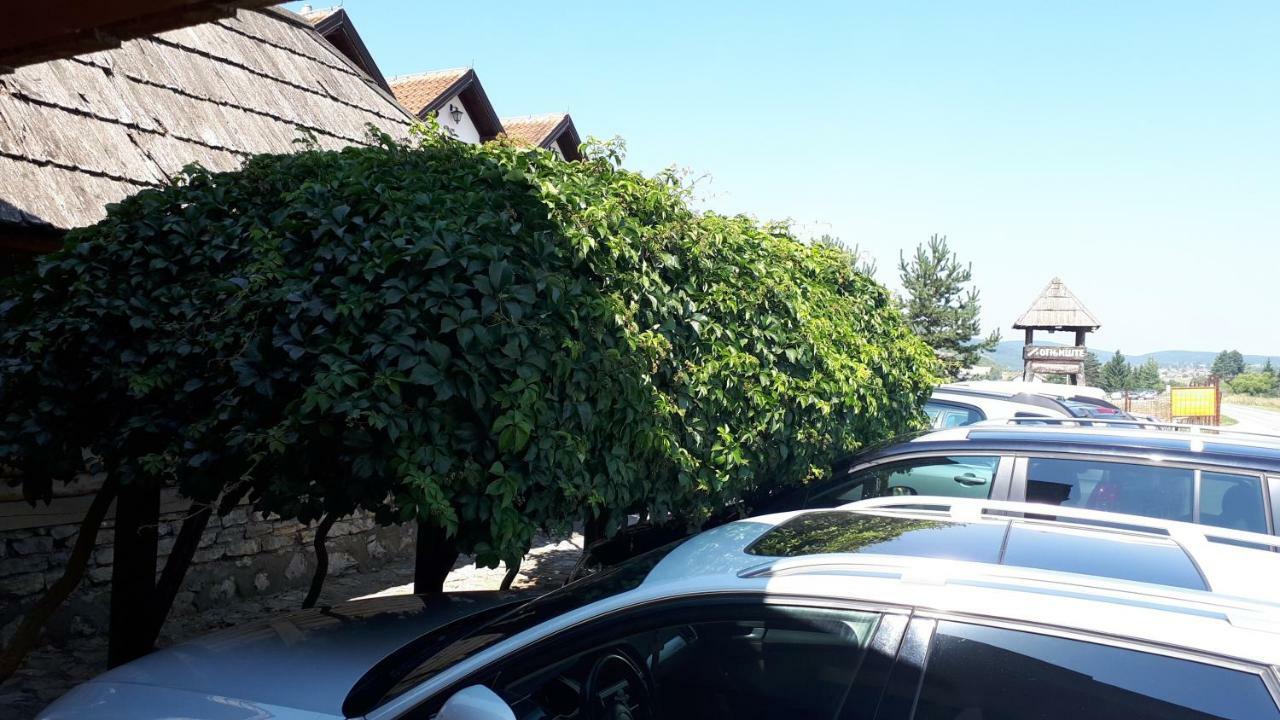 לינה וארוחת בוקר Sokolac  Konoba Ognjiste מראה חיצוני תמונה
